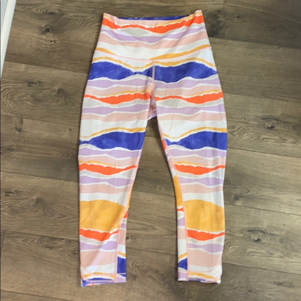 LULULEMON patterned leggings CROPPED